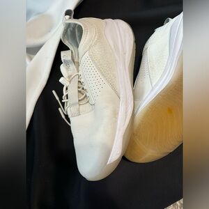 Clove White Nursing Sneakers7.5